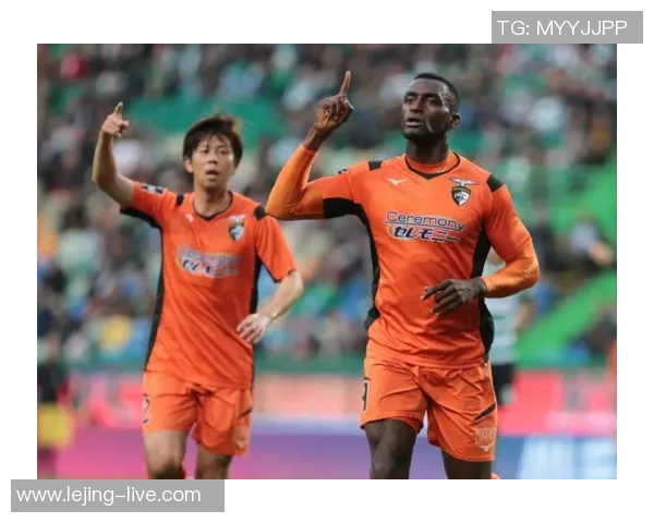 追梦格林赛后穿保护靴离开球馆伤势引发球迷担忧