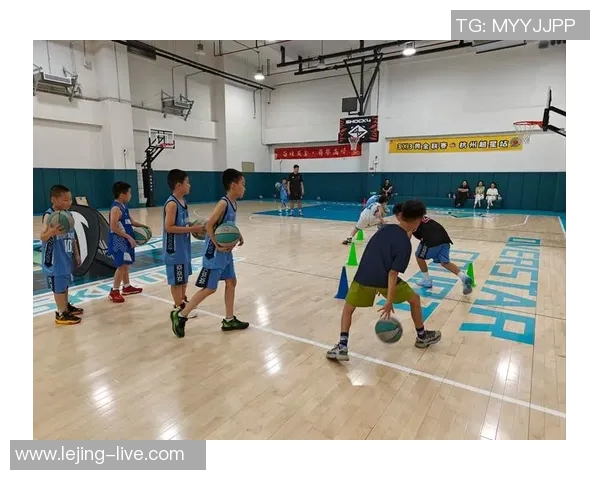 弗拉格分享与兄长共聚时光感受篮球带来的快乐与团结