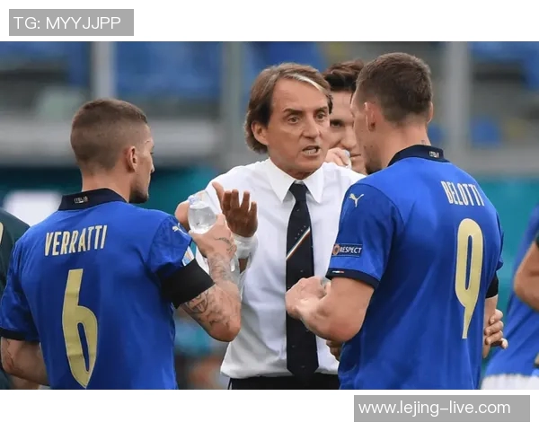 曼奇尼比赛中再施奇招挑衅对手摸臀飞吻引发对方一笑置之