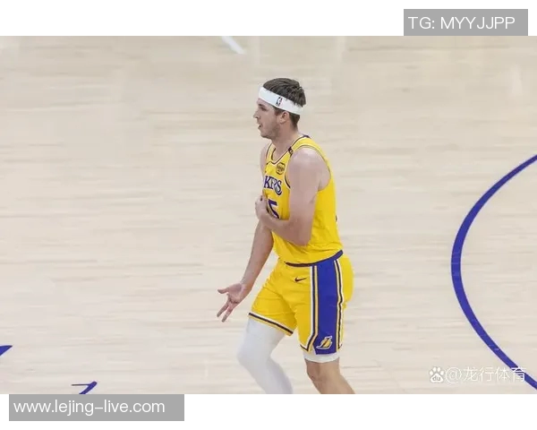 里夫斯点评东契奇扣篮表现称每次上篮都能轻松得分 里夫斯点评东契奇扣篮表现称每次上篮都能轻松得分