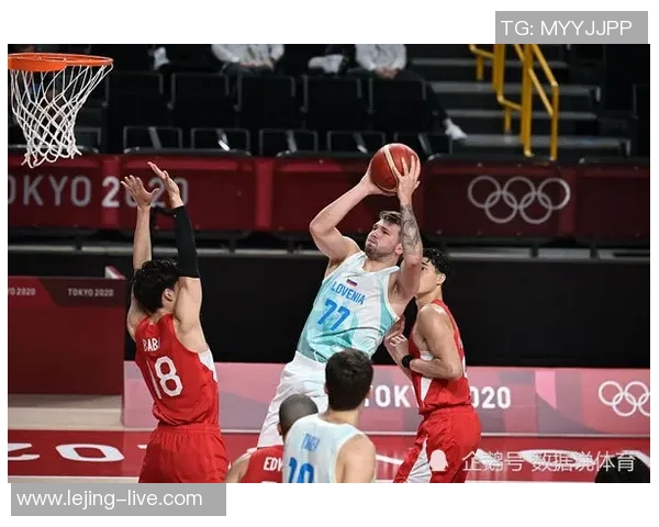 豪泽表现惊艳8投6中三分球5记轻松砍下17分6篮板3助攻