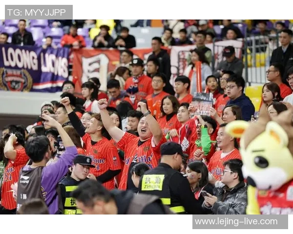 德比之夜激情四溢球迷热情高涨赛场对决引发热议