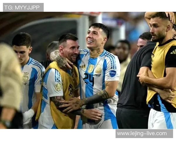 文班半场示意哈珀空接成功引发全场惊叹瞬间